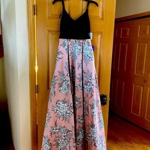 Windsor dress NWT - black top.  Floral bottom.
